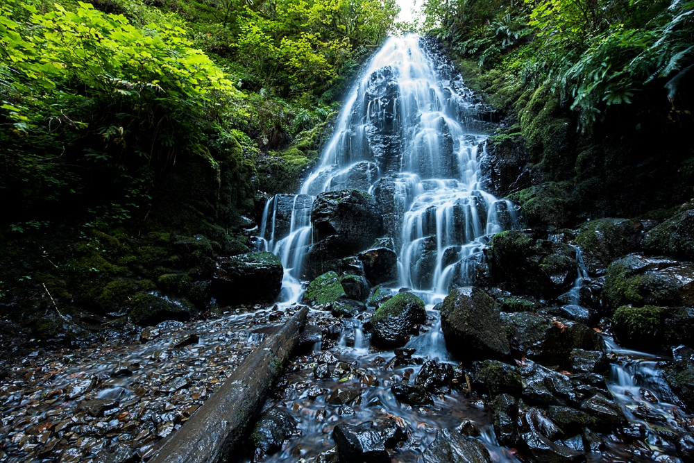 Fairy Falls on the Multnomah-Wahkeena Loop Hike, is probably one of the best waterfalls in oregon