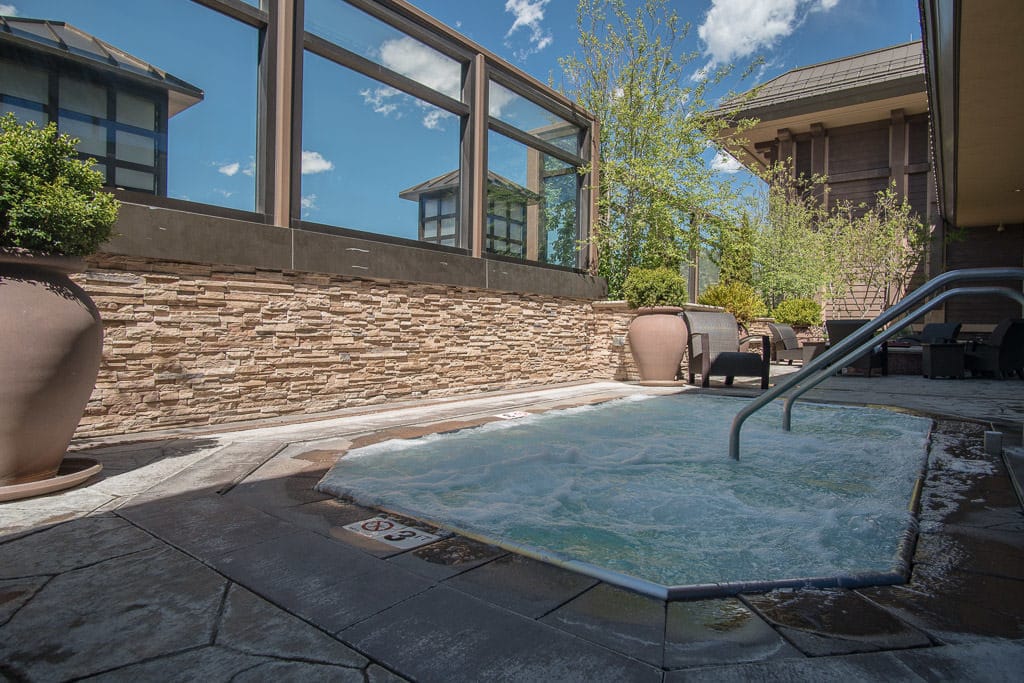 Outdoor hot tub on the roof of the Ameristar Black Hawk Resort with views of the city of Black Hawk