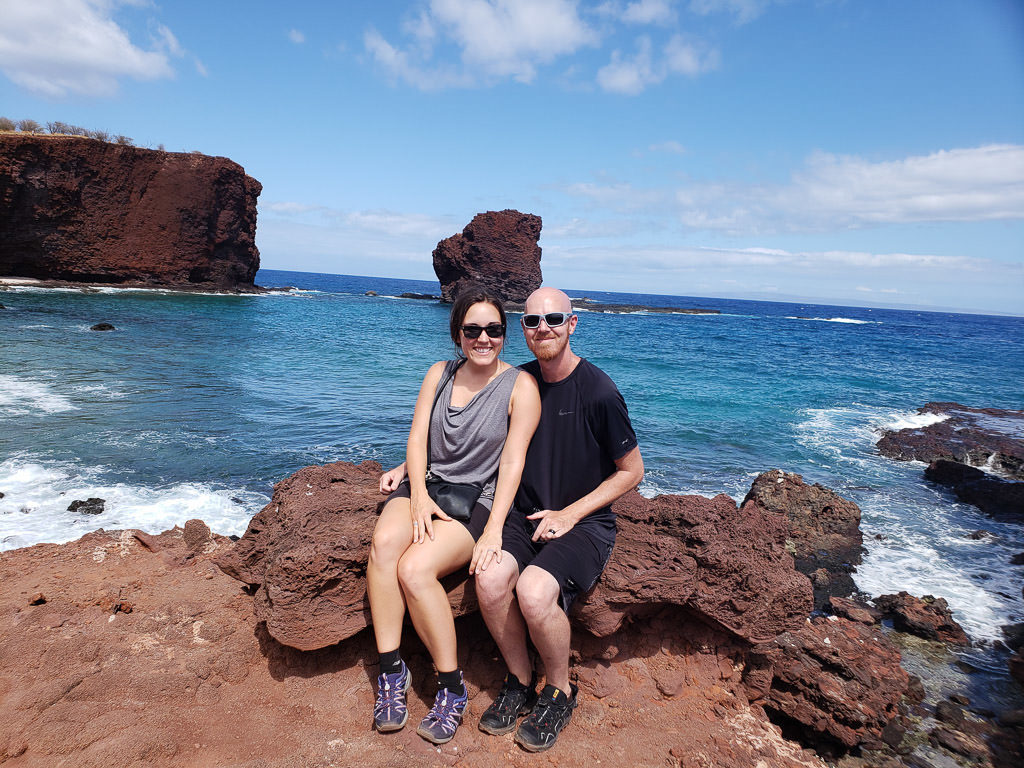 couple photo in front of sweetheart rock in lanai