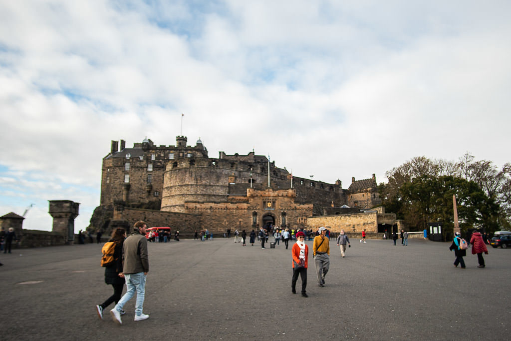 tourists outside Edinburgh Scotland castle
