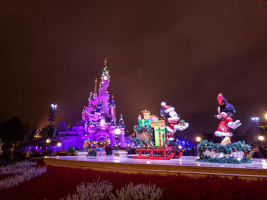 disneyland paris at christmas time