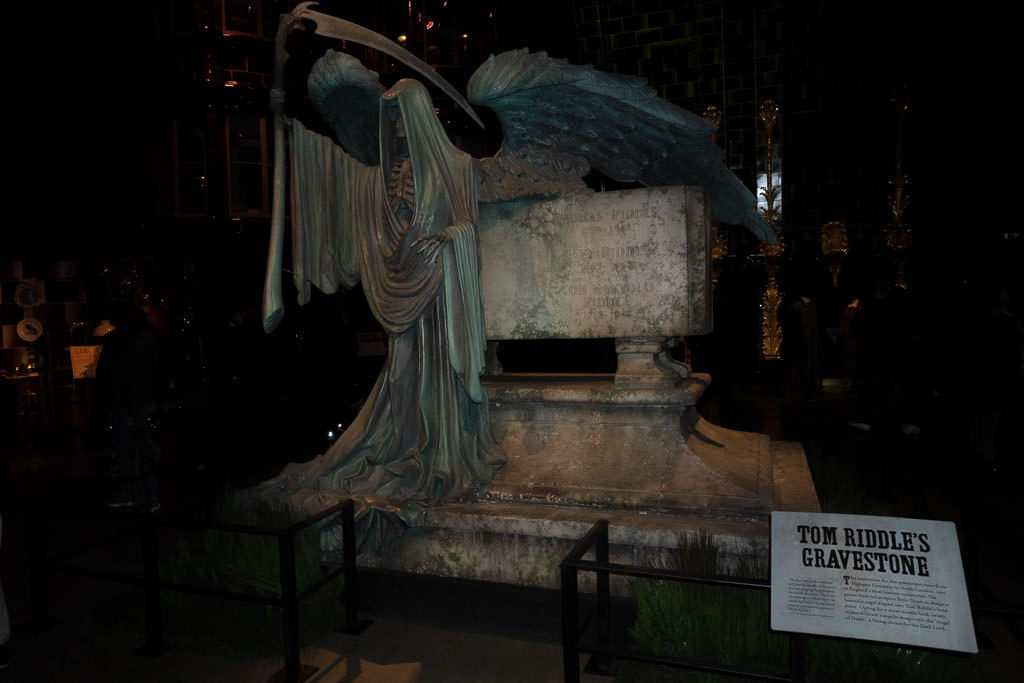 tom riddle's grave at hogwarts at harry potter studio tour in london