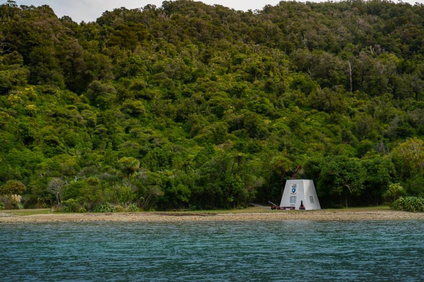captain cook monument in ship cove queen charlotte sound new zealand